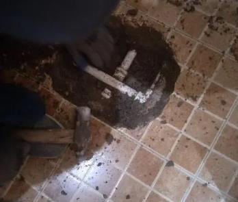 宏伟卫生间漏水维修公司为您分享下卫生间渗水如何处理及注意事项